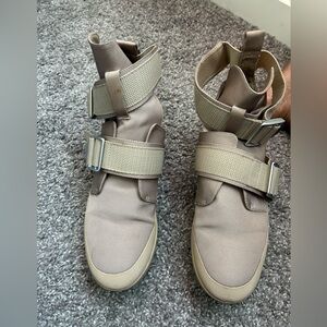 Steve Madden Beige Boot size 8 1/2